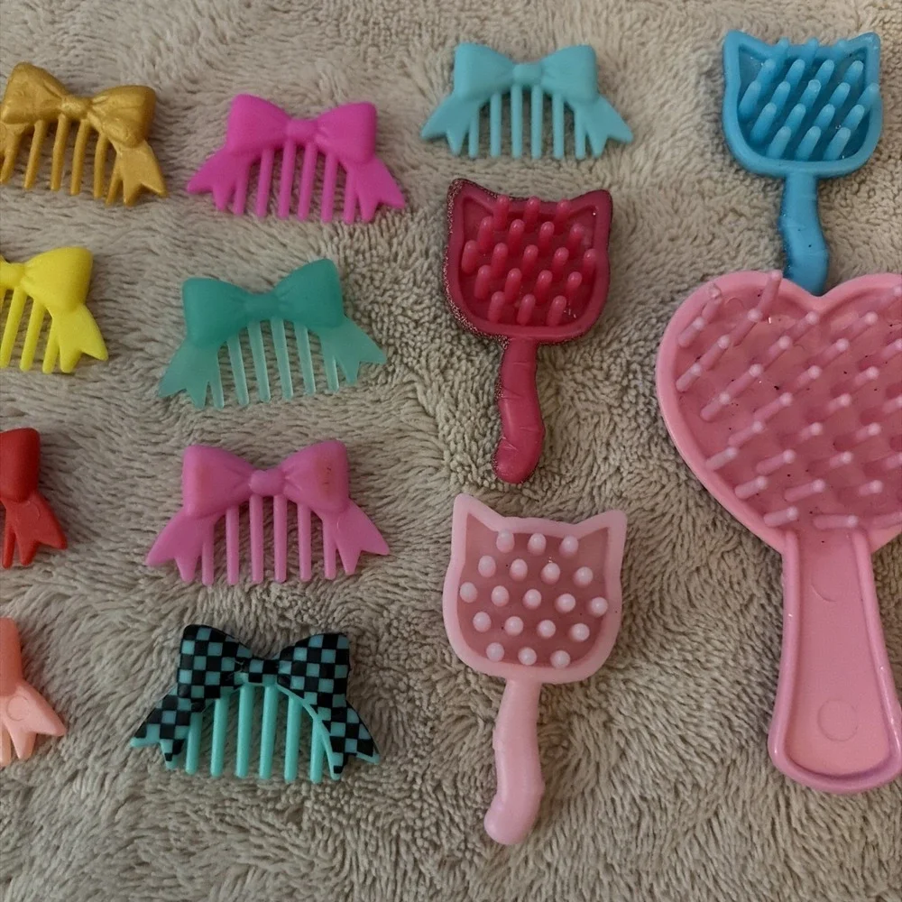 Lot Of 13 LOL OMG‎ Brushes & Combs For Fashion Dolls